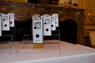 Scentys présente un nouveau mode de diffusion de parfums d'ambiance. Scentys présente un nouveau mode de diffusion de parfums d'ambiance.