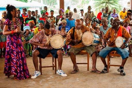 DES CUBAINS VOYAGENT EN AFRIQUE OU ILS ONT RETROUVE L’ORIGINE DE LEURS ANCETRES Humberto Casanova, Alfredo Duquesne, Elvira Fumero Añí and Yandrys Izquierdo - DES CUBAINS VOYAGENT EN AFRIQUE OU ILS ONT RETROUVE L'ORIGINE DE LEURS ANCETRES (Sierra Leone)