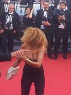 CANNES 2013 : EXCLU, Leslie aka Afida Turner (Loft Story) se fait éjecter du tapis rouge 2013-05-23 18.49.49