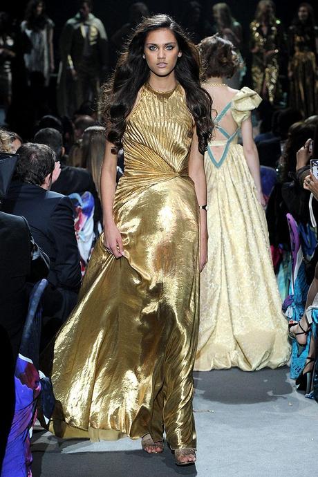 Le défilé LoveGold de Carine Roitfeld pour célébrer les 20 ans de l'amfAR... Le défilé LoveGold de Carine Roitfeld pour célébrer les 20 ans de l'amfAR...