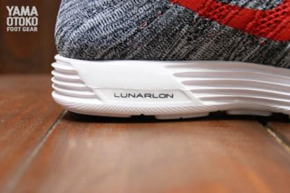 NIKE LUNAR CHUKKA FLYKNIT WOLF GREY X RED nike-lunar-flyknit-chukka-wolf-grey-black-white-554969-001-05-570x379