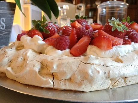186 re Pavlova au chocolat et aux fruits rouges