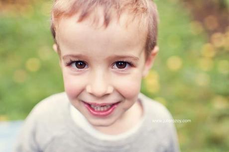 Clément et Michèle entre les pommiers : séance photos mère-enfant mise en scène, en campagne Clément et Michèle entre les pommiers : séance photos mère-enfant mise en scène, en campagne