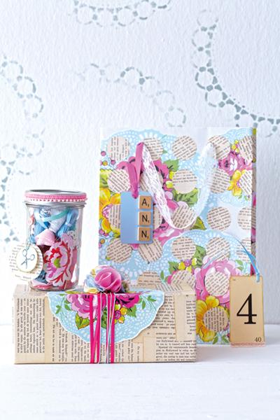 Guide d’emballage de cadeaux parfaits (à moins de 5$ youuhoouuu) papier journal emballage