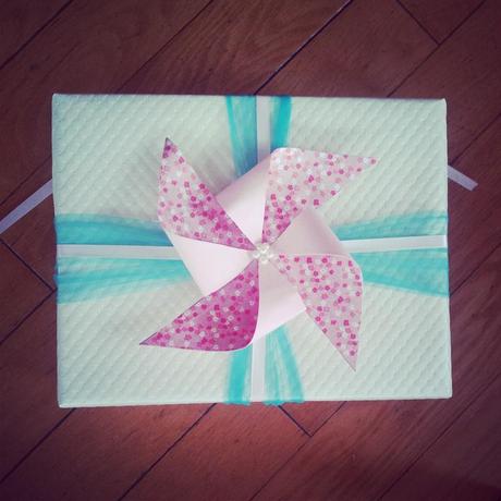 Guide d’emballage de cadeaux parfaits (à moins de 5$ youuhoouuu) Cadeau Jo