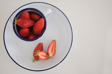 Battle food #8 // Like a lassi fraise-lait de coco-eau de rose fraises-assiette