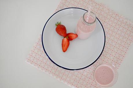 Battle food #8 // Like a lassi fraise-lait de coco-eau de rose lassi-tissu
