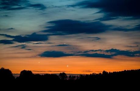 Ephéméride astronomique : semaine du 26 mai au 3 juin 2013 Vénus, Jupiter et Mercure photographiés au crépuscule par Marek Nicodem