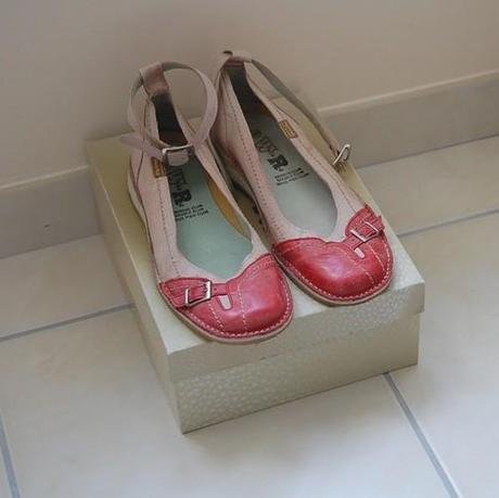 Les petites ventes du blog white red 39 portées 2 fois dessus cuir double cuir sous pied cuir
