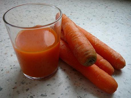 Fichier: GlassOfJuice et carrots.JPG