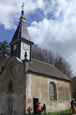 Coq et clocher : chapelle de la manufacture royale de Bains les Bains (88)