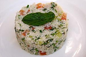 Taboulé de chou-fleur taboulé_chou-fleur_choux fleurs_concombre_tomate_menthe_taboule_semoule.JPG
