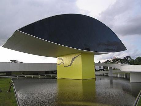Le musée Oscar Niemeyer à Curitiba au Brésil