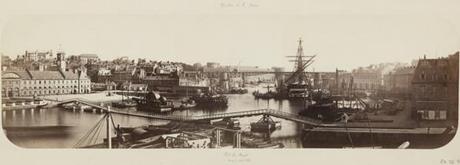 Port de Brest, atelier photographi- que de l’arsenal de Brest, 6 août 1861,  panorama constitué de trois épreuves  sur papier albuminé, 26,5 x 91 cm. © musée national de la Marine/A. Fux