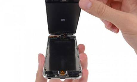 À l’intérieur de l’iPod touch 16 Go : rien de neuf teardown-130601-1