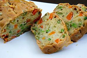 Cake aux petits légumes cake_légumes_carottes_léger_régime_apéritif_haricots_petits pois_fèves