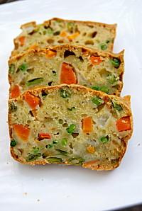 Cake aux petits légumes cake_légumes_carottes_léger_régime_apéritif_haricots_petits pois_fèves