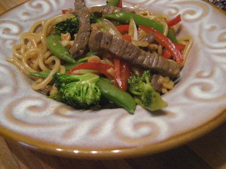 Sauté de boeuf à l'aigre-douce et nouilles hokkien Sauté de boeuf à l'aigre-douce et nouilles hokkien