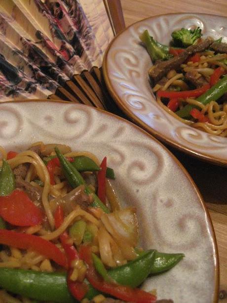 Sauté de boeuf à l'aigre-douce et nouilles hokkien Sauté de boeuf à l'aigre-douce et nouilles hokkien
