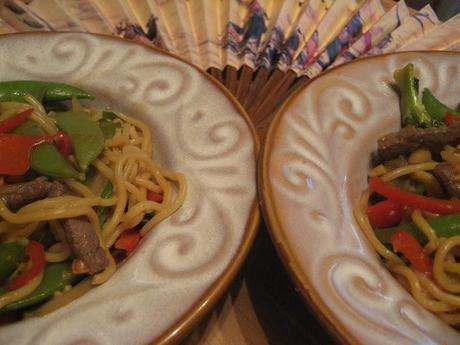 Sauté de boeuf à l'aigre-douce et nouilles hokkien Sauté de boeuf à l'aigre-douce et nouilles hokkien