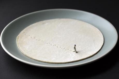 Découvrez le SUPERBE travail de Christopher Boffoli doughy trespass 1024px