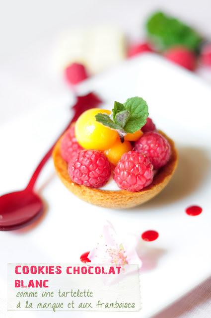 Cookies chocolat blanc, comme une tartelette à la mangue et aux framboises