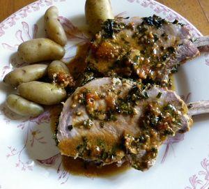 Carré de cochon aux herbes cuit à basse température carré de cochon cuit