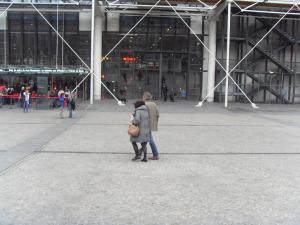 Le gars. La fille. Le gars. La fille.