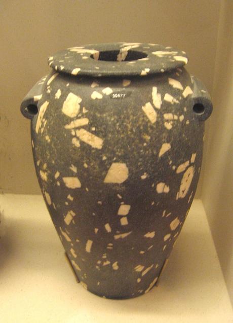http://upload.wikimedia.org/wikipedia/commons/c/c4/Diorite_Vase_Neqada_II_Predynastic_Ancient_Egypt_Field_Museum.jpg