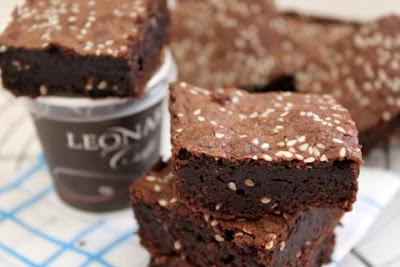 BROWNIE AU SÉSAME BROWNIE AU SÉSAME