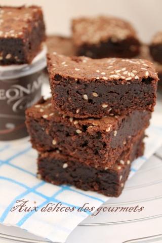 BROWNIE AU SÉSAME BROWNIE AU SÉSAME