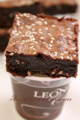 BROWNIE AU SÉSAME BROWNIE AU SÉSAME