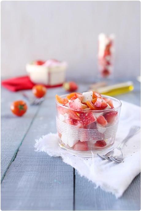 Salade de tomates, fraises et mozzarella Salade de tomates, fraises et mozzarella