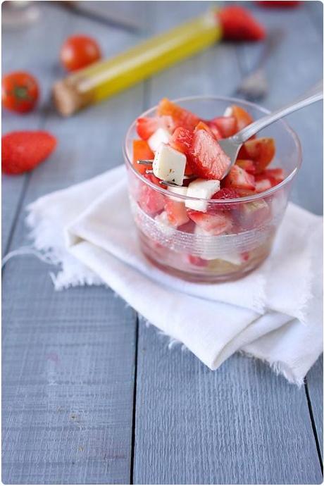Salade de tomates, fraises et mozzarella Salade de tomates, fraises et mozzarella
