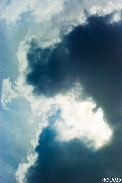 Dans les nuages / In the clouds Avant l'orage! / Before the storm!