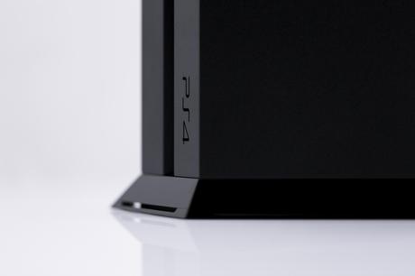 Images et infos pour la PS4 http://img1.livegen.fr/00/00/35/22/0000352256.jpg