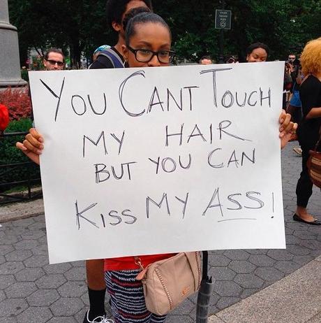 ‘YOU CAN TOUCH MY HAIR’ UNE EXPO VIVANTE QUI PERMET A DES ETRANGERS DE TOUCHER VOS CHEVEUX CREPUS 'YOU CAN TOUCH MY HAIR' UNE EXPO VIVANTE QUI PERMET A TOUS DE DECOUVRIR LE CHEVEU CREPU - interactive public art exhibit in New York