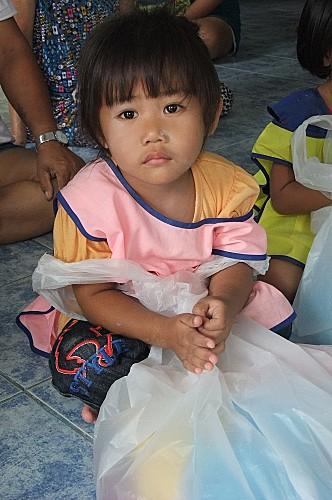 12 juin 2013. Remise de cadeaux à l’école Tao Lek DSCF4906