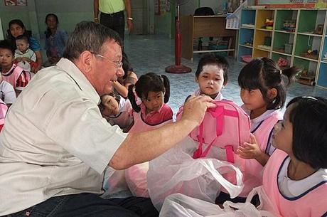 12 juin 2013. Remise de cadeaux à l’école Tao Lek DSCF4903