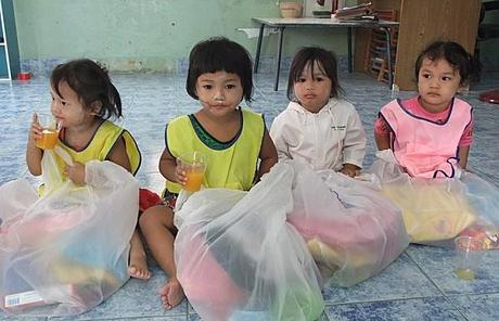 12 juin 2013. Remise de cadeaux à l’école Tao Lek DSCF4927