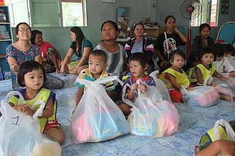 12 juin 2013. Remise de cadeaux à l’école Tao Lek DSCF4904