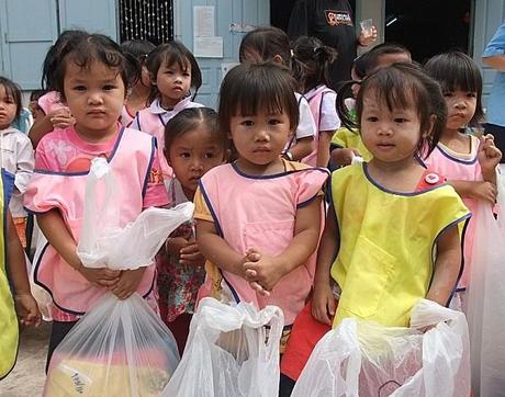 12 juin 2013. Remise de cadeaux à l’école Tao Lek DSCF4933