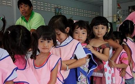 12 juin 2013. Remise de cadeaux à l’école Tao Lek DSCF4882