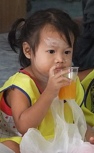 12 juin 2013. Remise de cadeaux à l’école Tao Lek DSCF4920