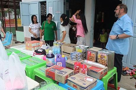 12 juin 2013. Remise de cadeaux à l’école Tao Lek DSCF4895