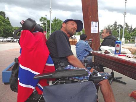 Il faut sauver le handicapé Eric Grassien (4)! 2-sssssssss.jpg