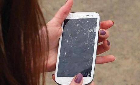 Les ventes de Galaxy S4 vont bien, rassure Samsung replace-cracked-screen-your-samsung-galaxy-s-iii