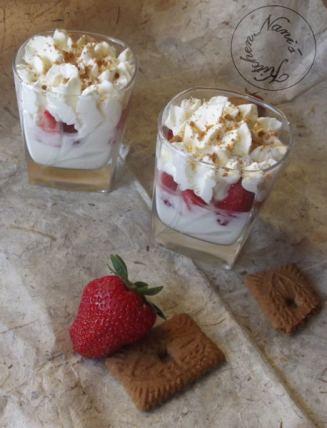 Verrines de fraises au yaourt et chantilly verrines fraises yaourt chantilly (1)