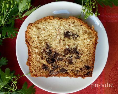 Cake moelleux à la noix de coco et aux pépites de chocolat P1150773