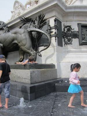 La République rendue aux Parisiens...! La République rendue aux Parisiens...!